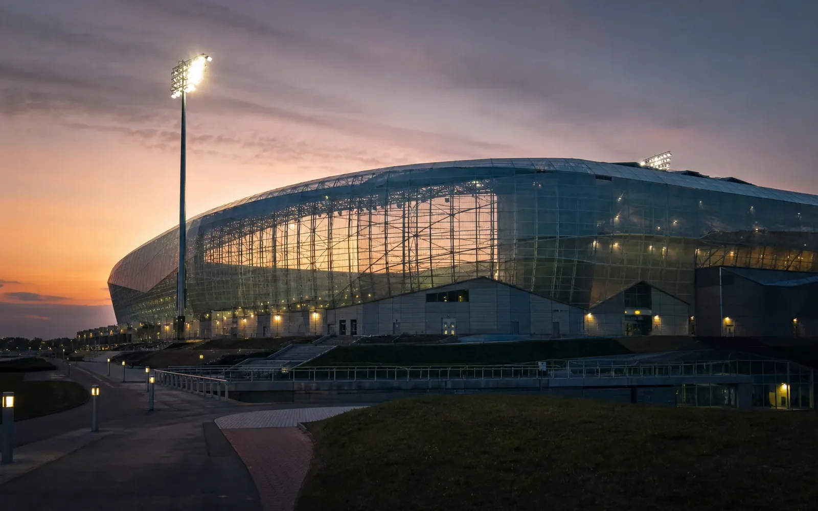 Stadion Miejski w Tychach: pojemność, sektory, dojazd