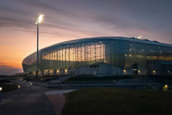 Stadion Miejski w Tychach: pojemność, sektory, dojazd