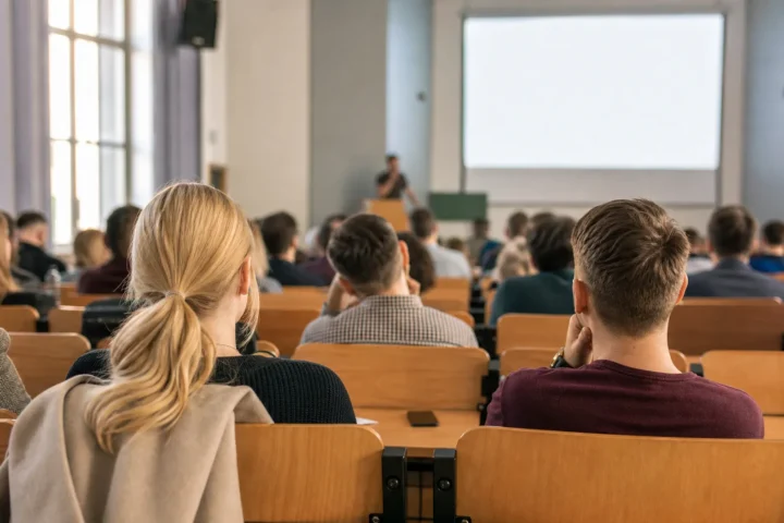 Studia podyplomowe w Tychach — Instytut Studiów Podyplomowych i oferta uczelni