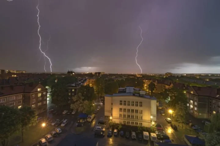 Ostrzeżenie przed gwałtownymi burzami w Tychach