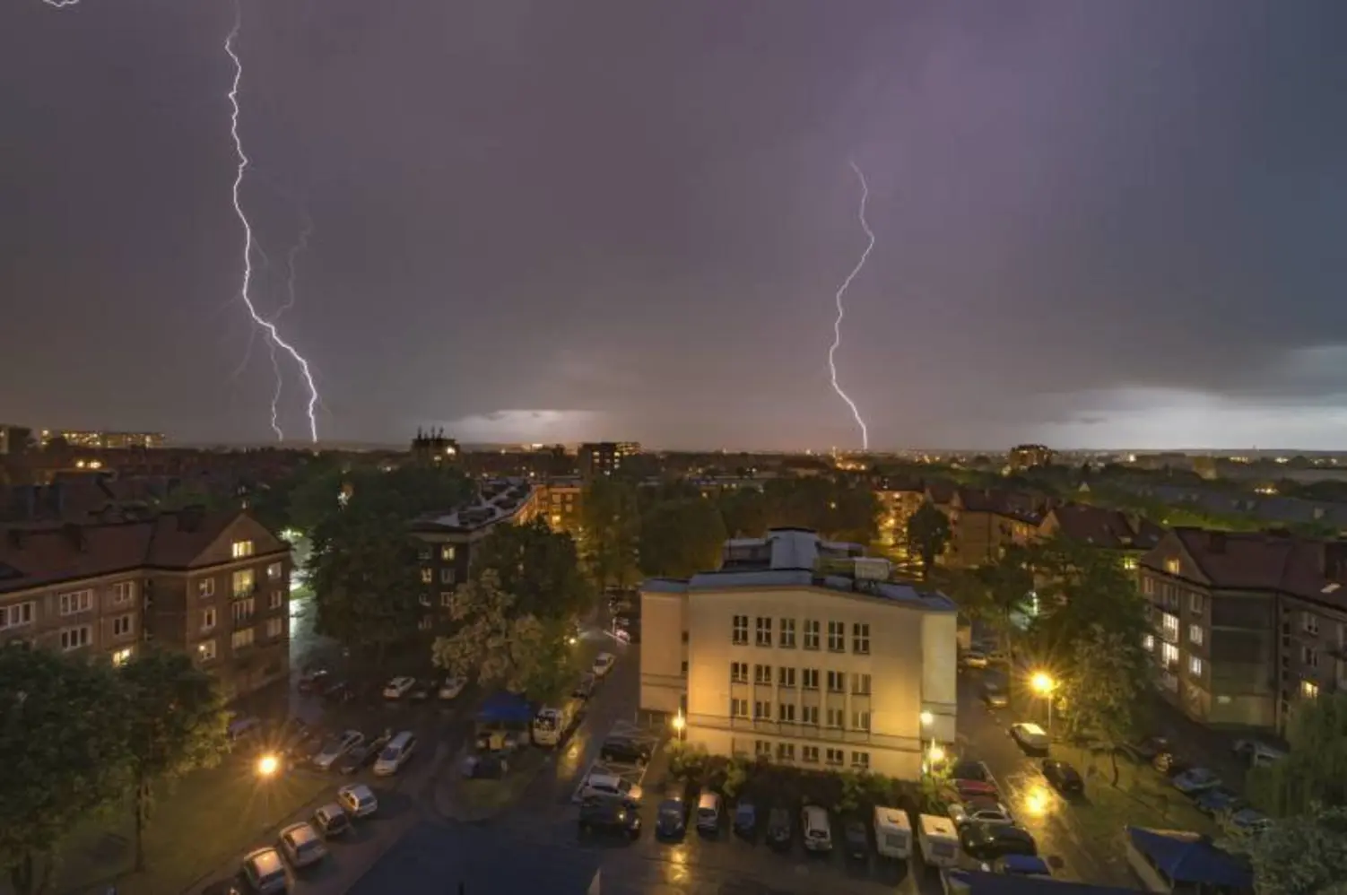 Groźne burze w województwie śląskim: ostrzeżenie IMGW dla Tychów